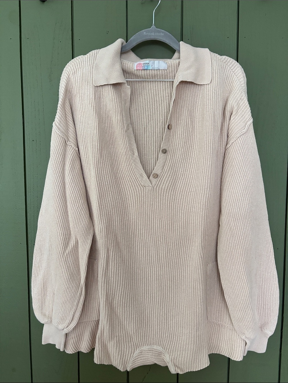 Collared V‑Neck Ribbed Sweater in Cream